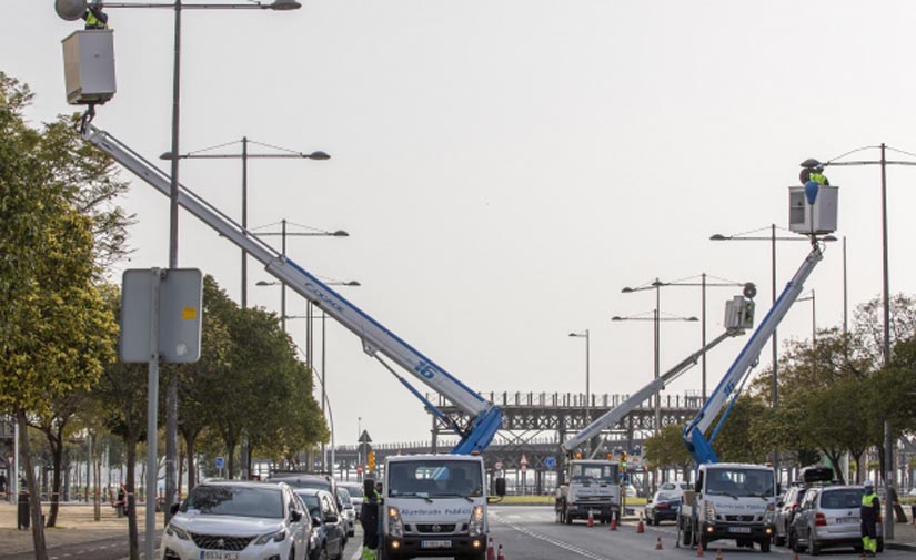 Huelva moderniza el alumbrado de la avenida de La Ría con tecnología led