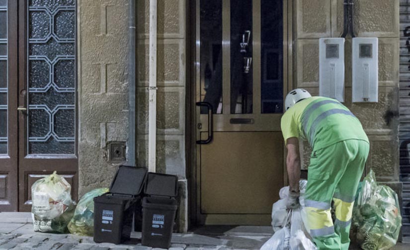 Impulso a la recogida selectiva de residuos en Sant Andreu con el servicio puerta a puerta