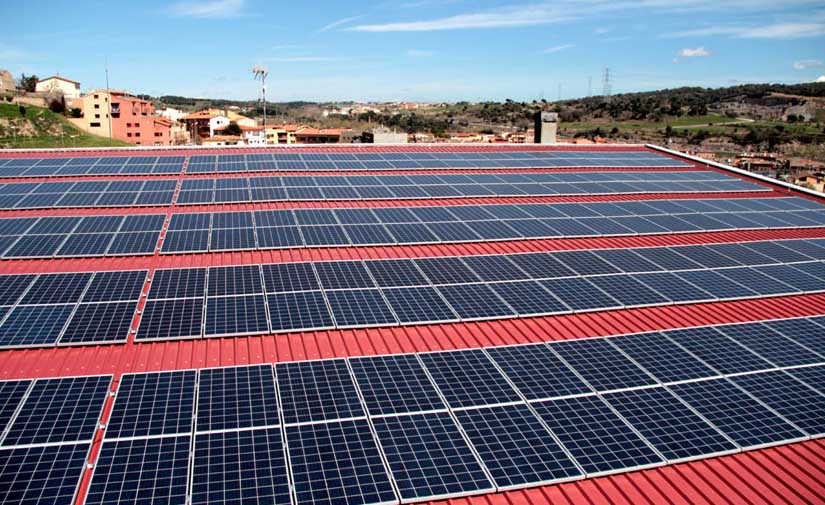 La Diputación de Barcelona inicia la licitación de 37 instalaciones fotovoltaicas en equipamientos municipales