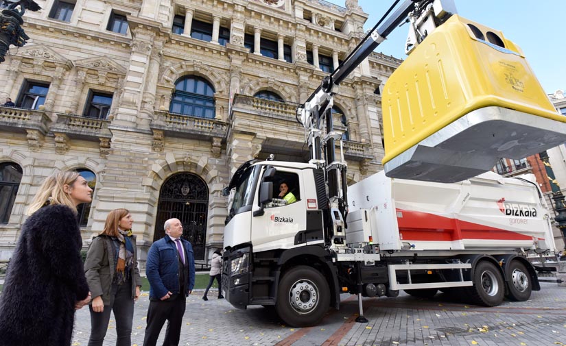 La Diputación de Bizkaia sustituirá los contenedores amarillos por un modelo 100% reciclable