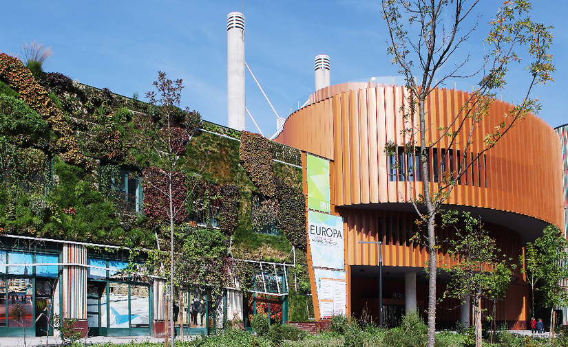 La fachada vegetal del Palacio Europa vuelve a brillar