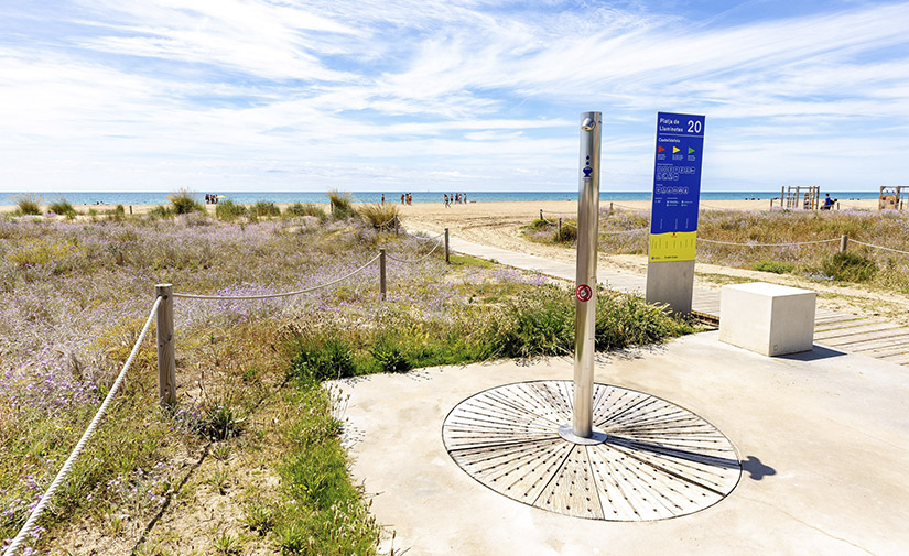 La playas de área metropolitana de Barcelona se preparan para la temporada de verano