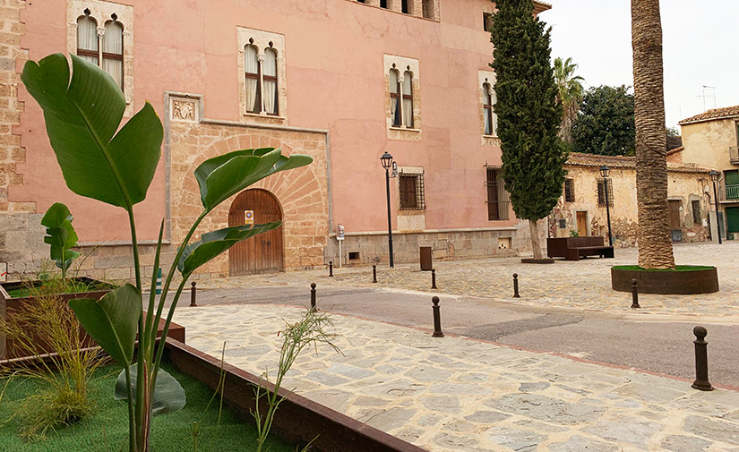 La plaza Mayor de Faura estrena nueva imagen