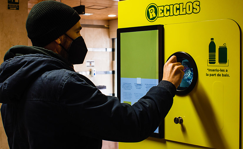 La recompensa por reciclar envases ya es una realidad en la ciudad de Valencia