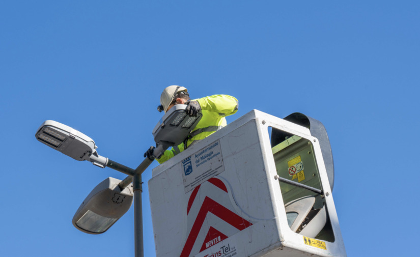 La tecnología LED llegará al 60% de las farolas en Málaga a finales de 2023