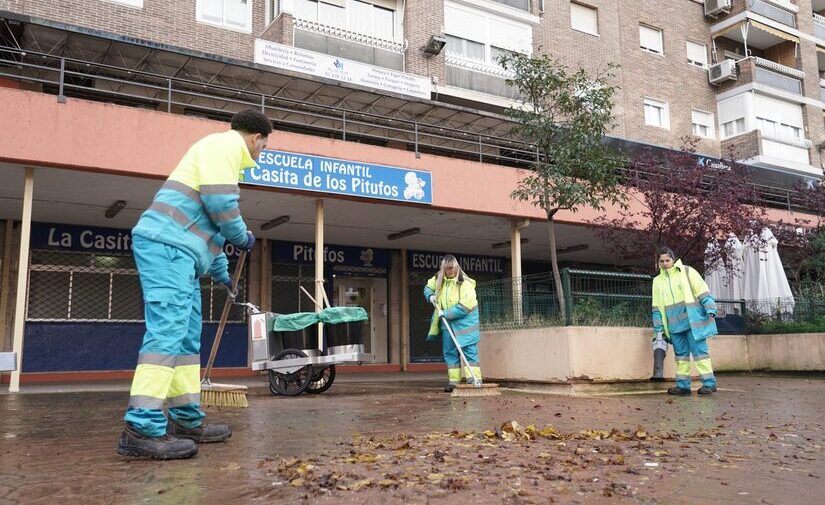 Madrid pone en marcha el primer contrato de limpieza para las zonas interbloques