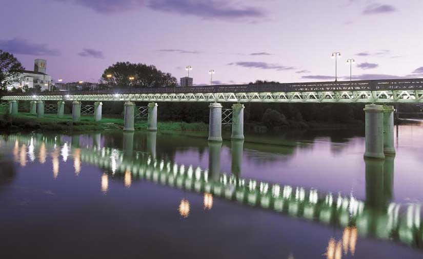 Las luminarias del Puente de Hierro, en Logroño, serán sustituidas por tecnología LED