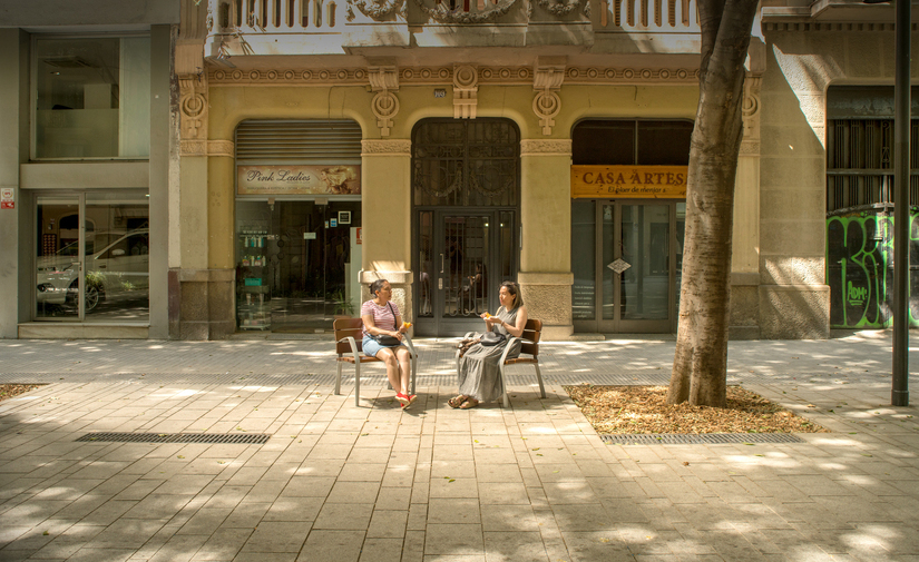 Las Superilles de Barcelona lucen el mobiliario de la colección Neobarcino de Benito