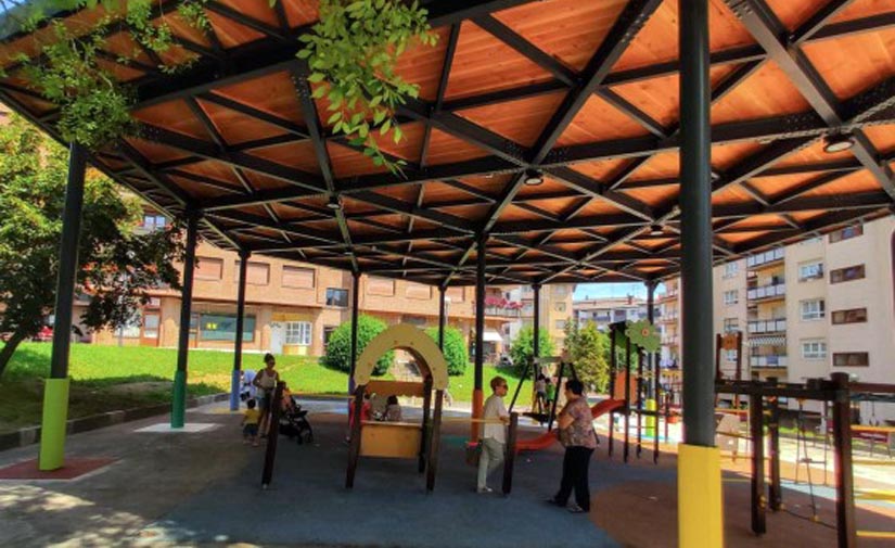 Legazpi instala una cubierta verde en el parque infantil de Laubide