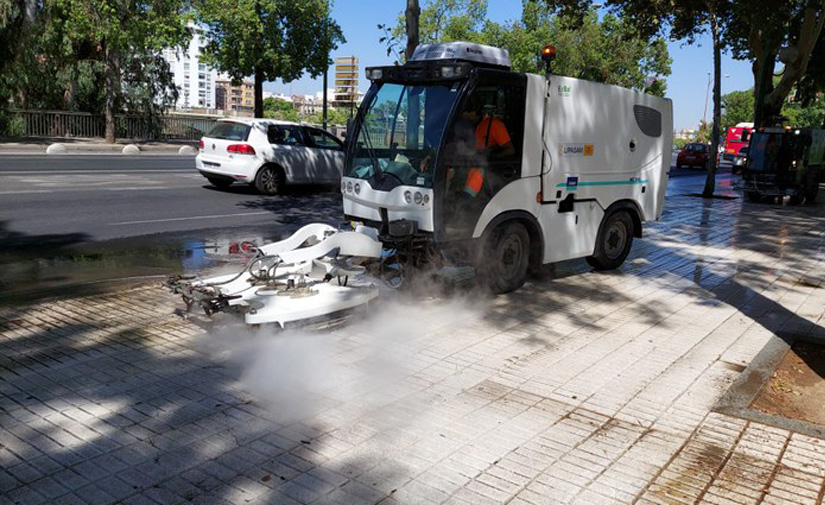 Lipasam destina 2,2 millones de euros para incorporar 8 nuevas barredoras y 100 triciclos eléctricos