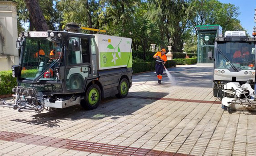 Lipasam incorpora un servicio de fregado intensivo del pavimento con agua caliente y alta presión