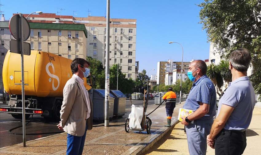 Lipasam pone en marcha un plan de refuerzo de baldeo y desinfección de calles y contenedores