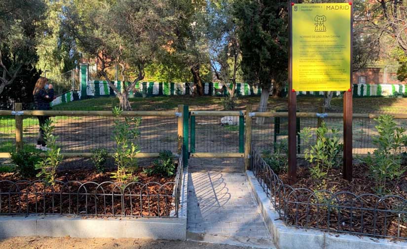 Los madrileños jardines de Enrique Herreros estrenan zonas verdes y caninas