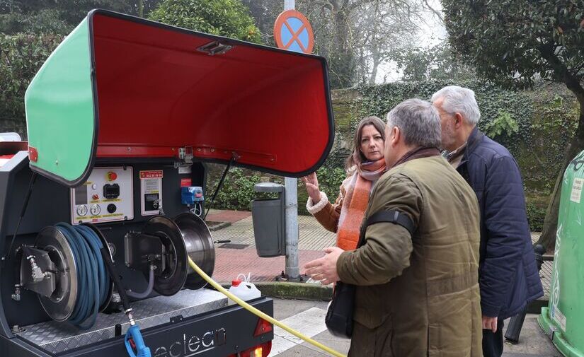 Lugo adquiere una nueva máquina de vapor para la limpieza y recogida de residuos