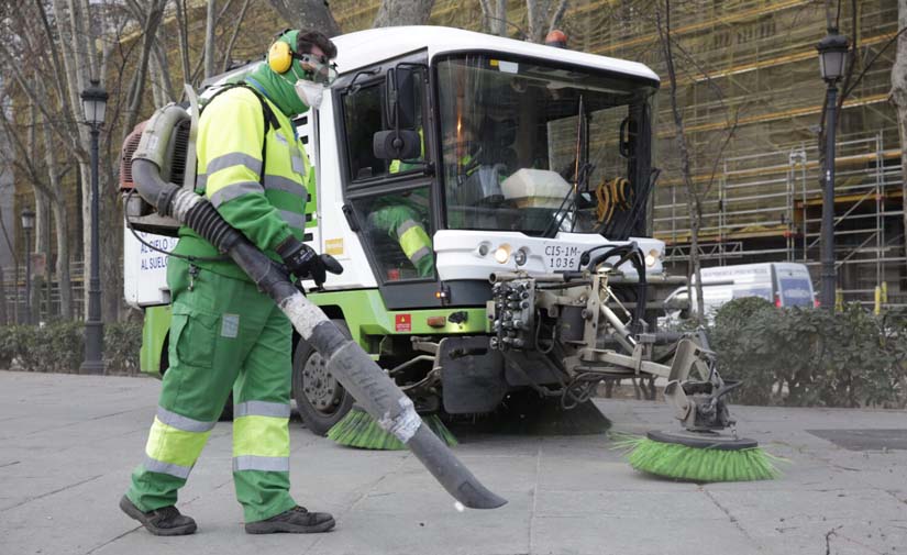 Madrid comienza la campaña de recogida de la hoja con un refuerzo de 1.900 efectivos