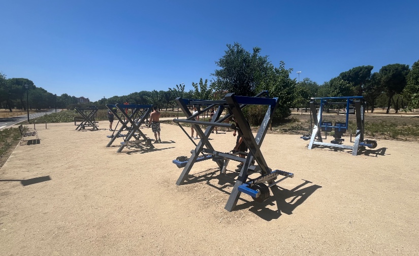 Madrid incorpora un gimnasio al aire libre con máquinas de fuerza de carga variable