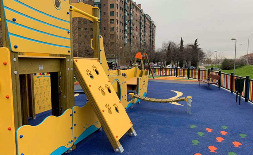 Madrid renueva las áreas de juego infantil y el mobiliario urbano para su uso sin barreras