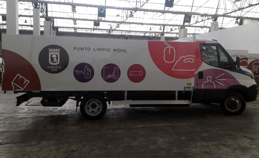 Madrid renueva los puntos limpios móviles con diez camiones ecológicos