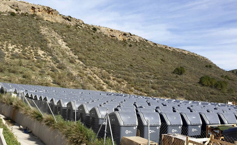 Málaga adquiere contenedores que facilitan la higiene en el reciclaje