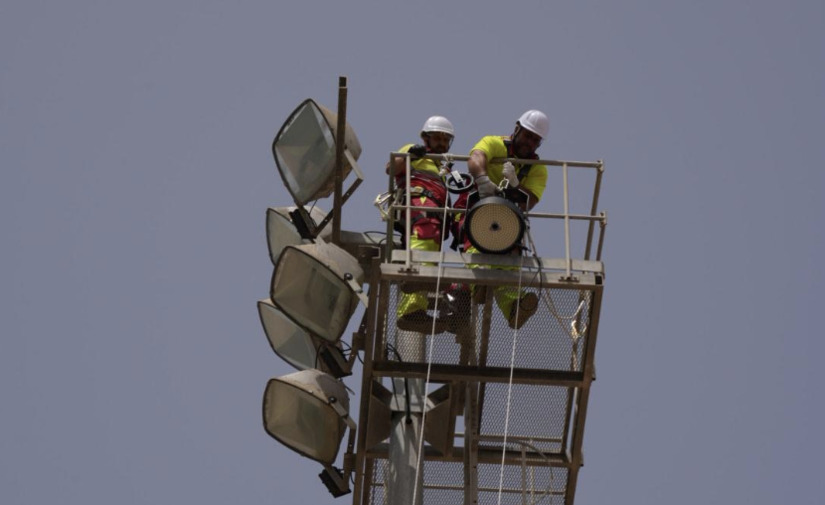 Málaga inicia la mejora energética de 24 campos de fútbol a través de la renovación del alumbrado