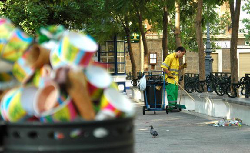 Mollet incrementará la limpieza en la vía pública y la recogida de residuos