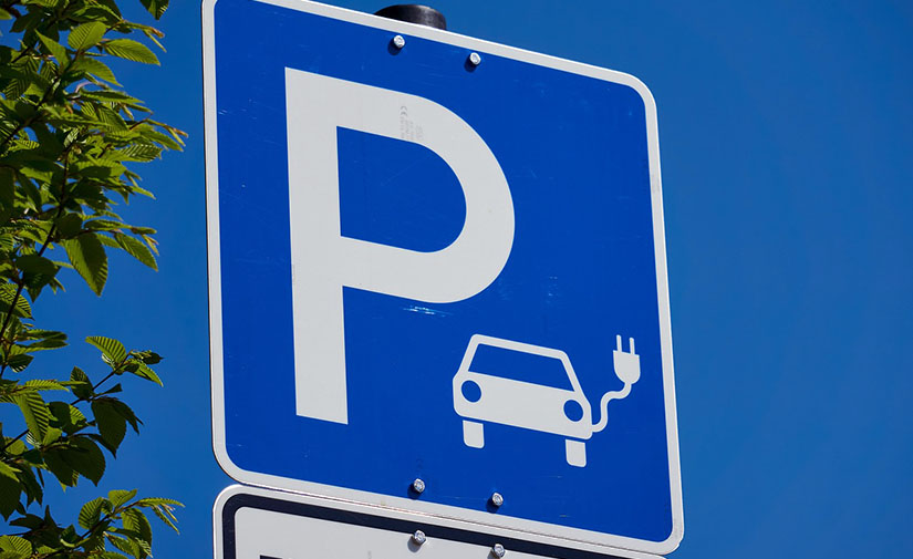 Murcia dará acceso gratuito a 3.000 plazas de aparcamiento para vehículos eléctricos tras el verano