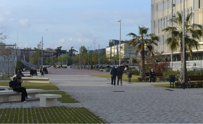 Nueva rambla en las antiguas Casernes de Sant Andreu en Barcelona