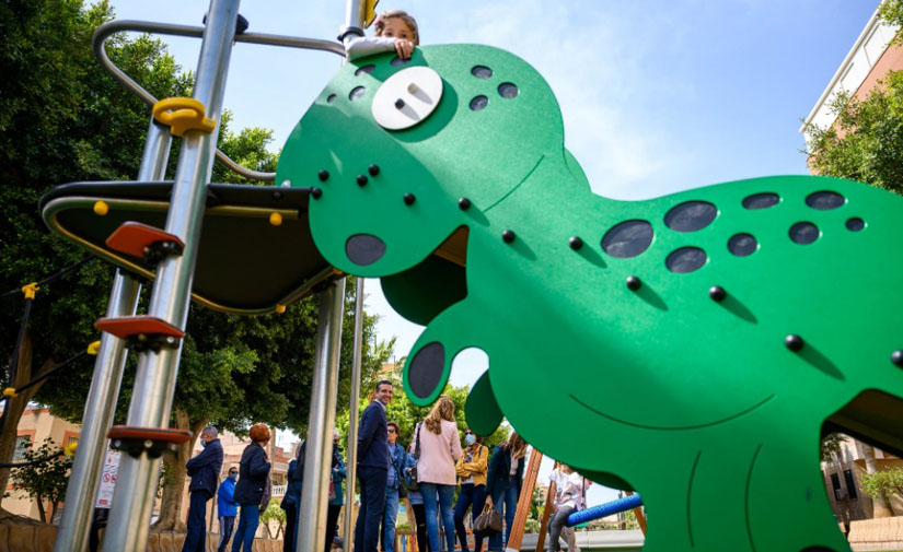 Nueva zona de juegos infantiles de la Rambla Amatisteros en Almería