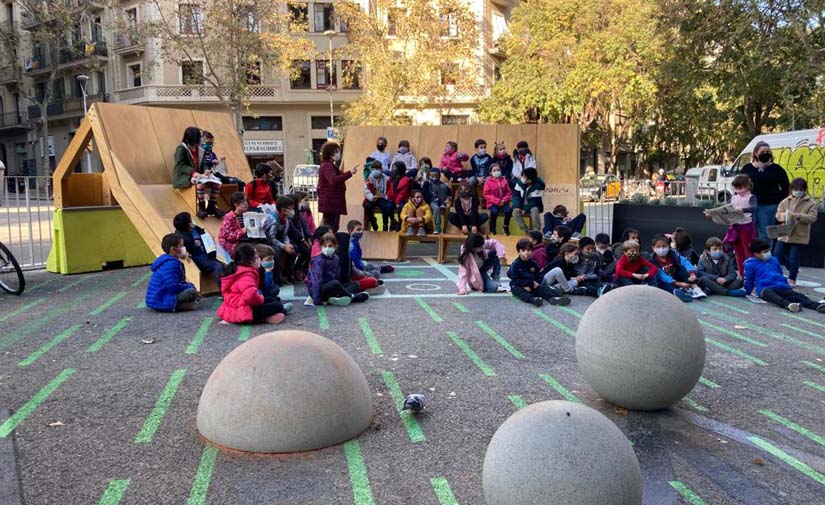 Nuevos elementos urbanos para dinamizar las terrazas y los entornos escolares a prueba en Barcelona