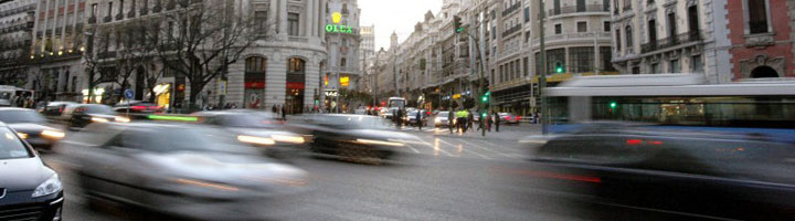 Los madrileños apuestan por favorecer el uso del transporte público y los coches eléctricos para mejorar la calidad del aire