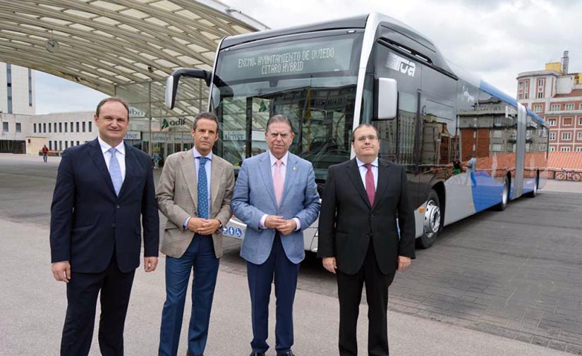 Oviedo estrena el primer autobús urbano artículo híbrido