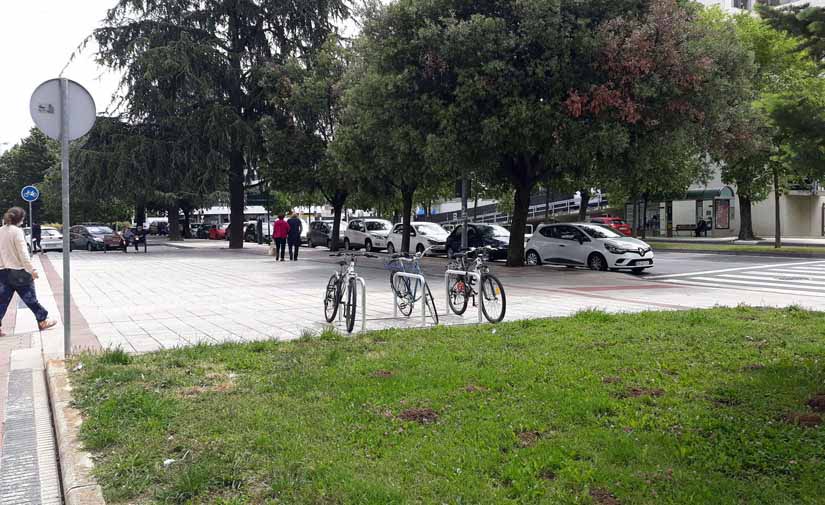 Pamplona instala 38 nuevos aparcabicis con 228 plazas, repartidos por todos los barrios