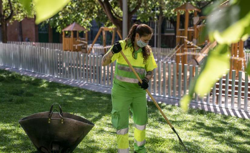 Refuerzo de verano de los servicios de limpieza y mantenimiento de los parques y jardines de Barcelona