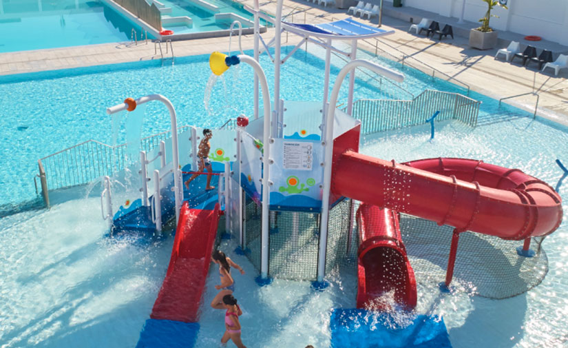 eximir Parásito Atrás, atrás, atrás parte Remodelar una piscina con los juegos de un parque acuático