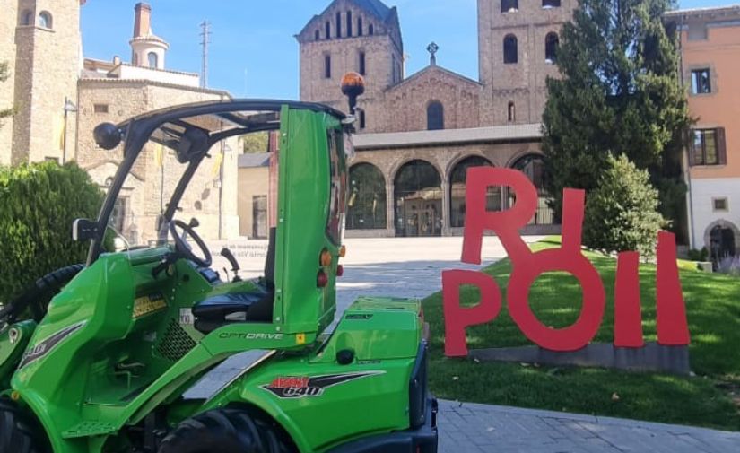 Ripoll incorpora una nueva Avant 640 para reforzar el mantenimiento municipal con una máquina multifunción