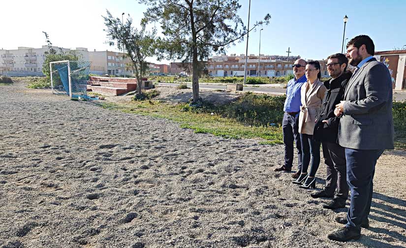 Roquetas de Mar prevé la remodelación de las pistas deportivas de las 200 Viviendas