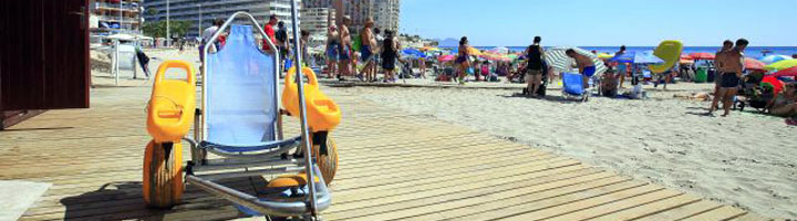 Calpe habilita sus dos principales playas para atender las necesidades de personas con problemas de movilidad
