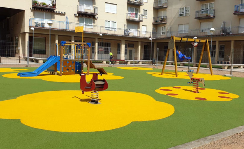 Salamanca reforma la zona de juegos infantiles de la Plaza Diego Hurtado de Mendoza para ganar en accesibilidad y seguridad