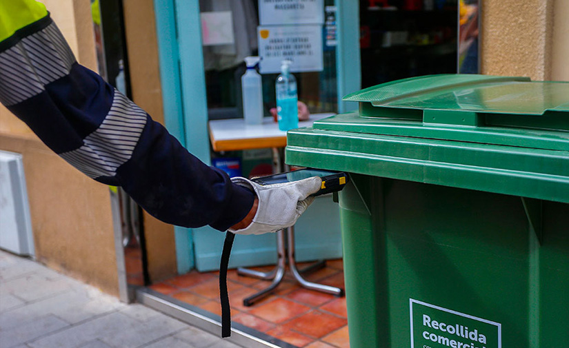 Sant Just Desvern pone en marcha un sistema de recogida de residuos comerciales puerta a puerta