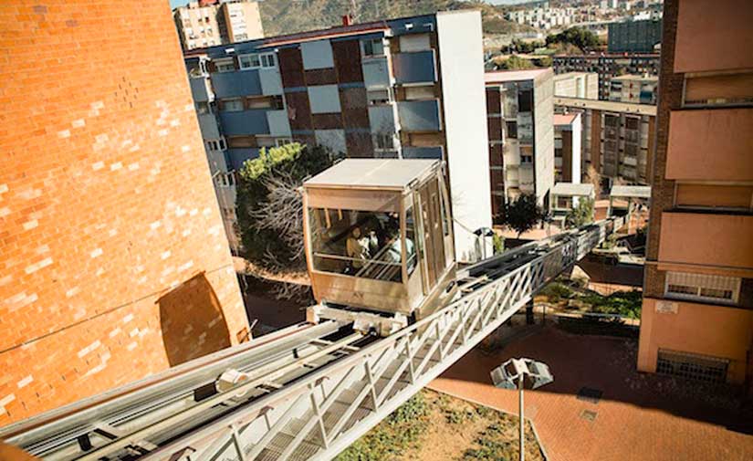 Se inauguran las nuevas escaleras mecánicas de la calle Virgen de los Ángeles, en el barrio de la Teixonera en Barcelona