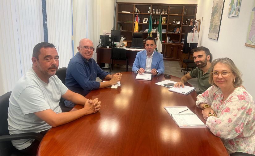 Sevilla impulsa la modernización de la recogida de residuos en La Vega con nuevos proyectos y cinco camiones