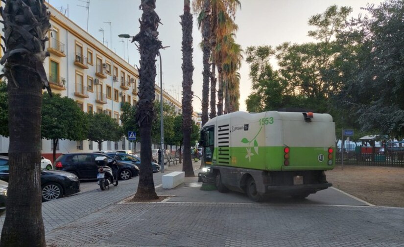 Sevilla refuerza la flota de limpieza viaria cinco nuevas barredoras por valor de un millón de euros