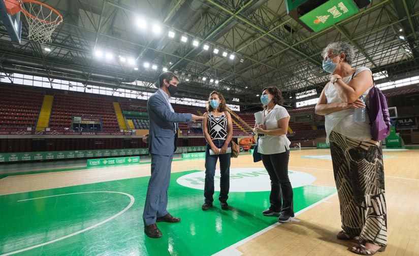 Sevilla renueva el sistema de luces del Palacio de los Deportes de San Pablo