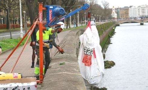7.280 kilos de residuos son retirados del cauce del río Urumea