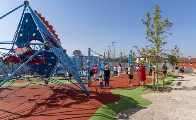 A Coruña destinará 2,7 millones al mantenimiento de 223 parques infantiles y áreas deportivas hasta 2028