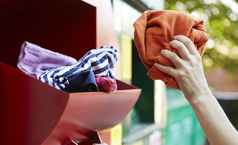 Alcorcón instala 85 contenedores para la recogida de ropa y textil usado
