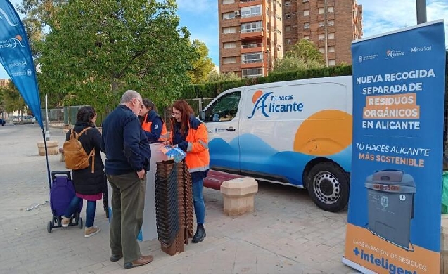 Alicante inicia la distribución del contenedor marrón en barrios del exterior del anillo de la Gran Vía