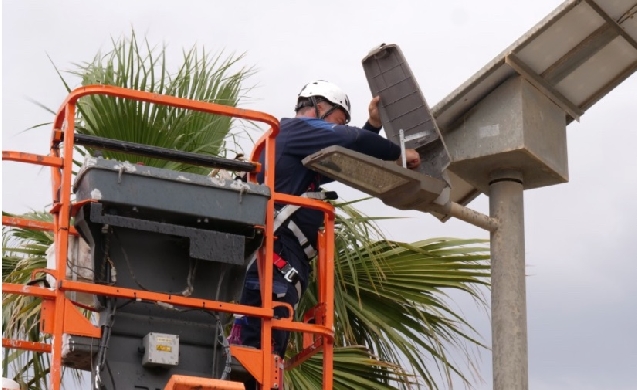 Almería renueva la iluminación fotovoltaica del Parque del Andarax