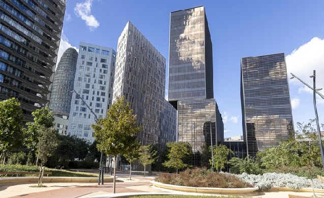 Barcelona amplía su red de climatización urbana con una nueva central que aprovecha el agua del mar