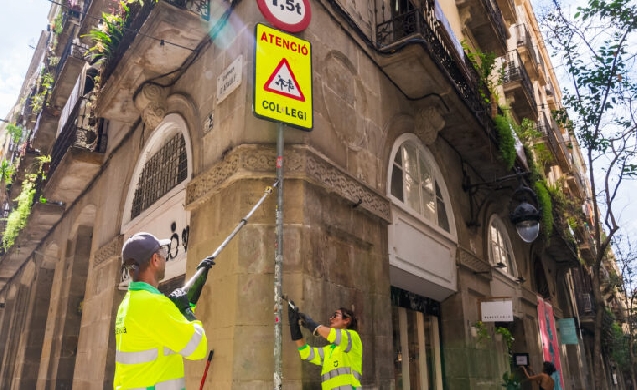Barcelona aumentará en 2026 los equipos diarios de limpieza urbana en el marco del Pla Endreça